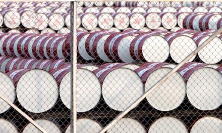 Börse: Dax Kurssturz unter 13.700 Punkte, RWE-Aktie größter Verlierer, Ölpreis schwankt stark