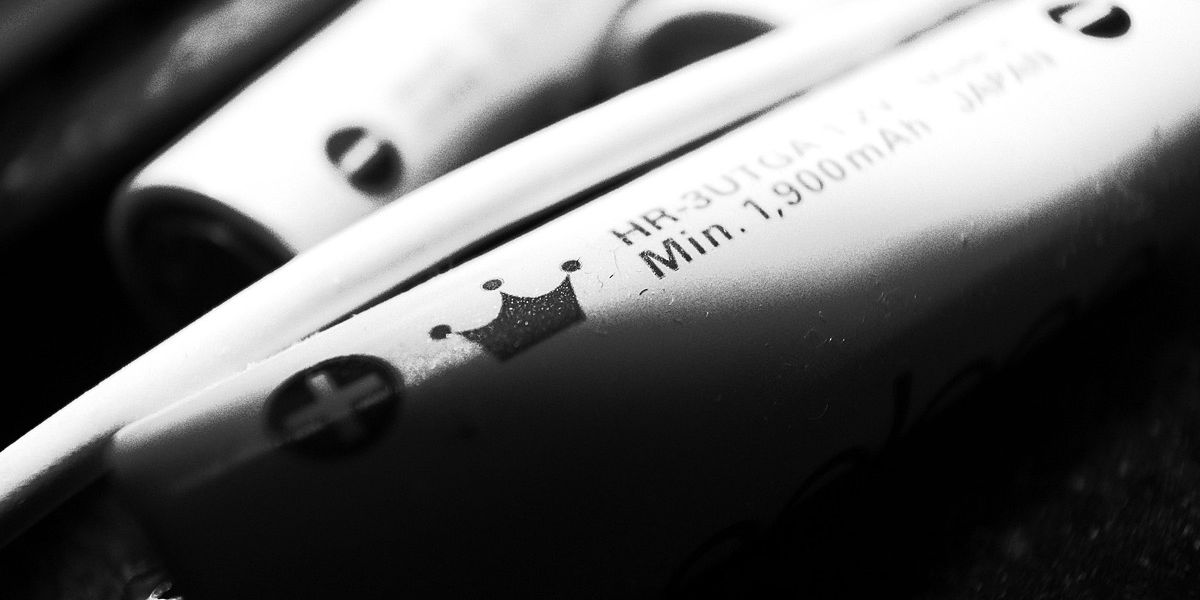 Forscher finden Optimalpunkt zum Laden von Lithium-Ionen-Alternativen