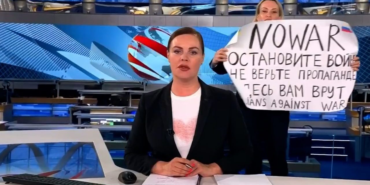 Ukraine-Newsblog: ++ Kriegsgegnerin unterbricht Live-Sendung im russischen TV ++ RWE sagt Bund Unterstützung in Ukraine-Krise zu ++ Bomben auf ukrainische Städte ++