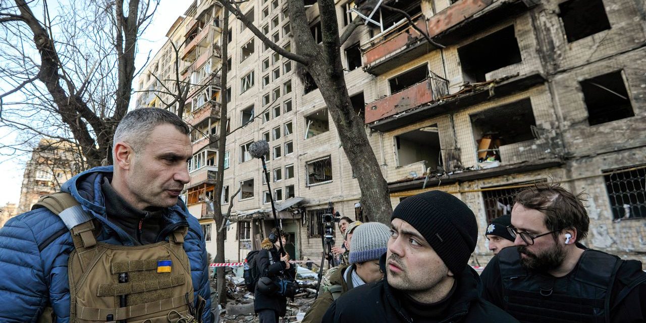 Ukraine-Newsblog: Bomben auf Kiew ++ Vitali Klitschko verhängt Ausgangssperre ++ 3 Regierungschefs reisen trotzdem hin ++