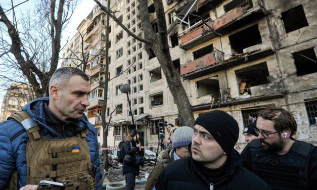 Ukraine-Newsblog: Bomben auf Kiew ++ Vitali Klitschko verhängt Ausgangssperre ++ 3 Regierungschefs reisen trotzdem hin ++
