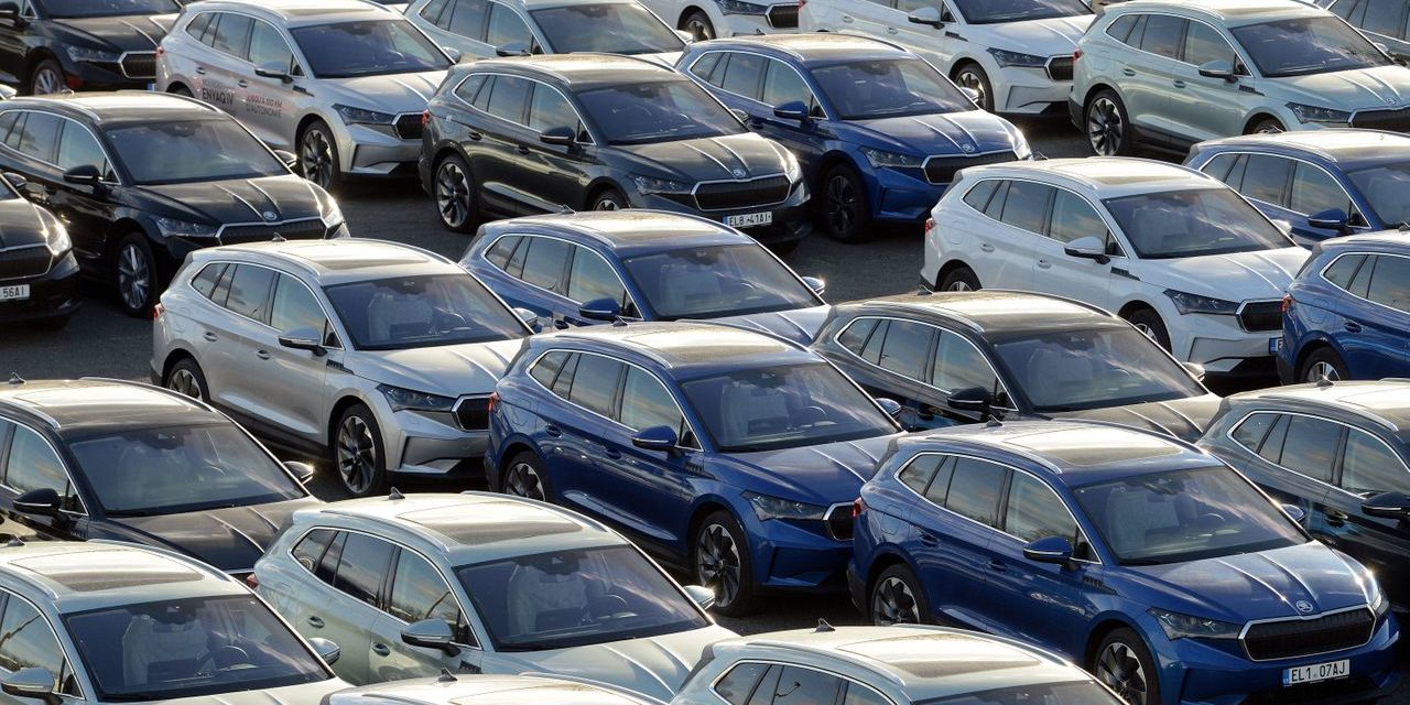 Pkw-Neuzulassungen in Europa: Starke Rückgänge bei Stellantis und Volkswagen