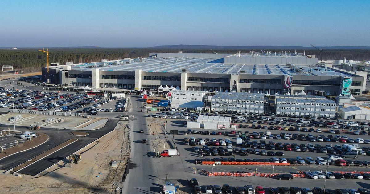 Tesla-Fabrik bei Berlin geht in Betrieb
