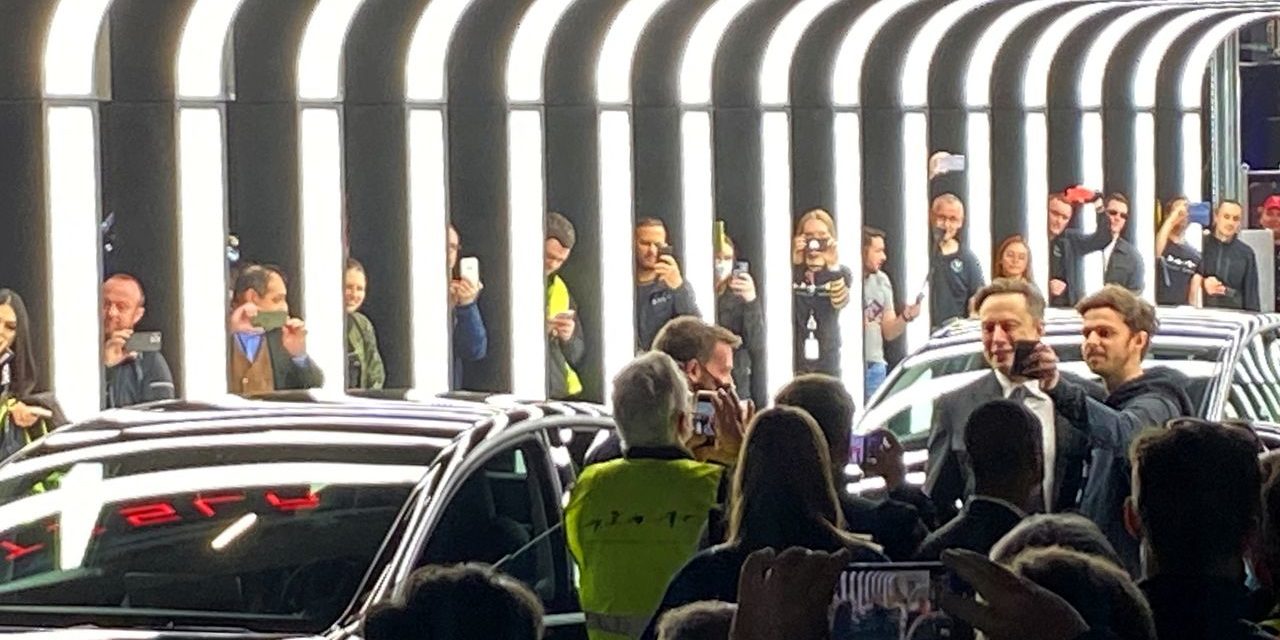 Tesla: Elon Musk hat die erste Fabrik in Europa offiziell eröffnet