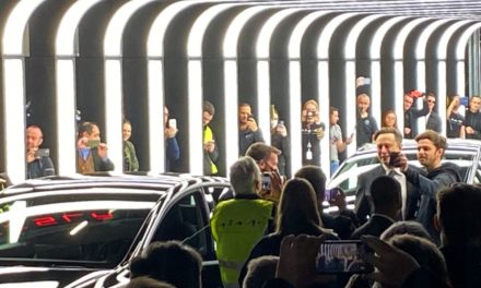 Tesla: Elon Musk hat die erste Fabrik in Europa offiziell eröffnet