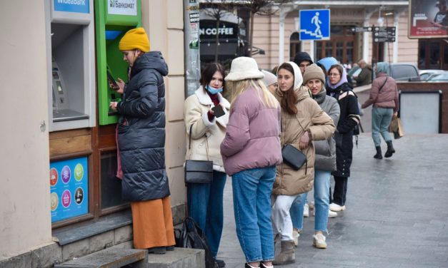 Ukrainische Flüchtlinge können kein Bargeld tauschen – EU sucht nach Lösung