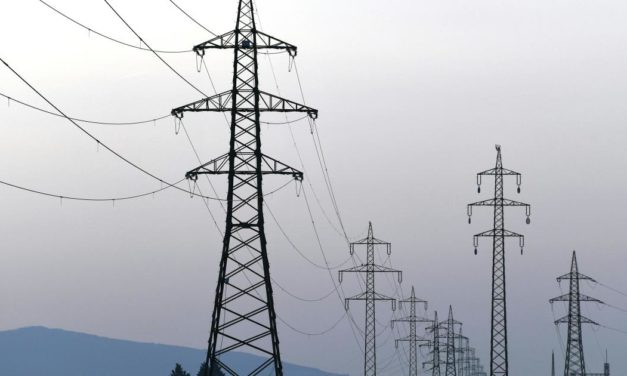 Strom-Großhandelspreise springen weiter nach oben