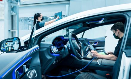 Mercedes: Autobauer stellt für 200 Millionen Euro 3000 Softwareentwickler ein