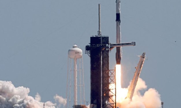 Start geglückt: Erste private Crew ist unterwegs zur ISS