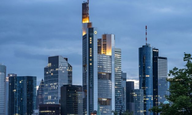 Deutsche Bank, Commerbank: Aktien fallen stark, Großinvestoren steigen aus