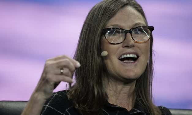 Alle Zeichen auf Bitcoin: Starinvestorin Cathie Wood lässt PayPal fallen