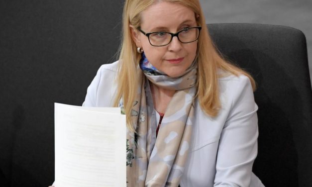 Schramböck krempelt um: Top-Jobs zu besetzen