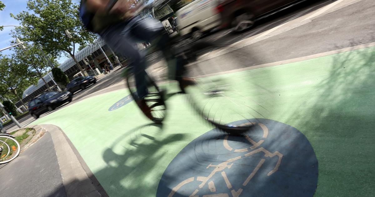 Radweg grenzt an Grund: Kann ich Entschädigung verlangen?