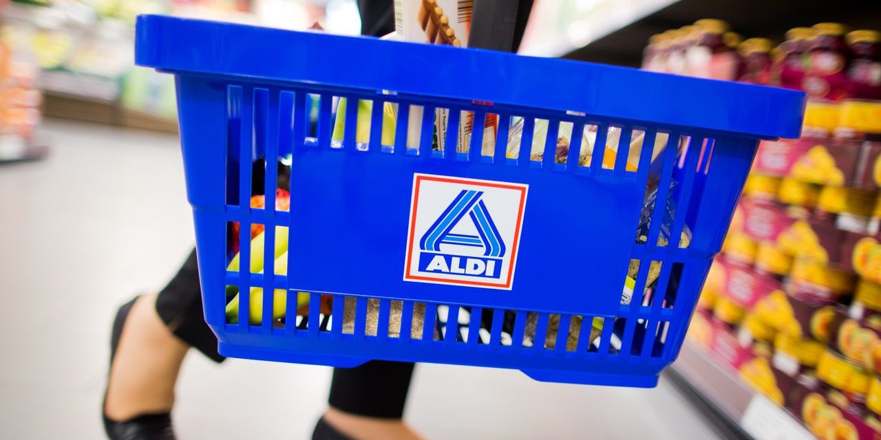 Lebensmittel-Preise: Aldi erhöht Mindestlohn, Einzelhändler in Großbritannien senken zudem Preise
