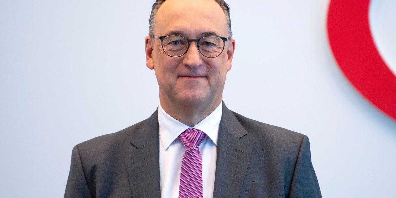 Infineon: Vertriebsvorstand Helmut Gassel, Andreas Urschitz wird sein Nachfolger