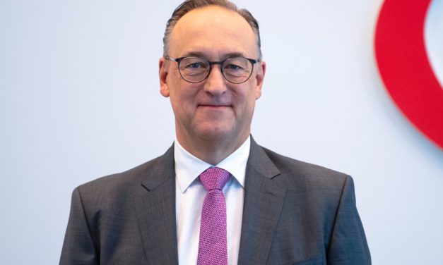 Infineon: Vertriebsvorstand Helmut Gassel, Andreas Urschitz wird sein Nachfolger