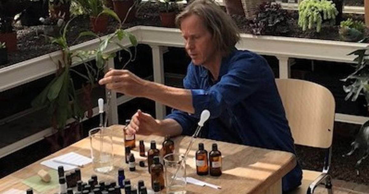 Ein hochwärtiger Duft entsteht wie ein Kunstwerk