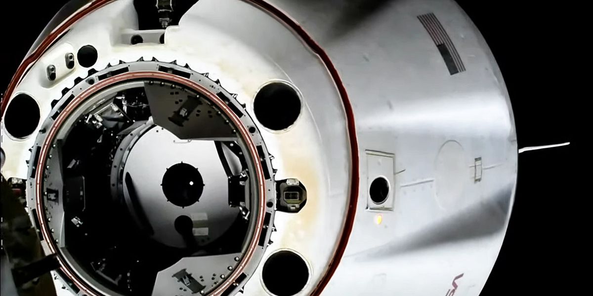 Langzeit-Astronautenteam kehrt mit Crew Dragon zurück