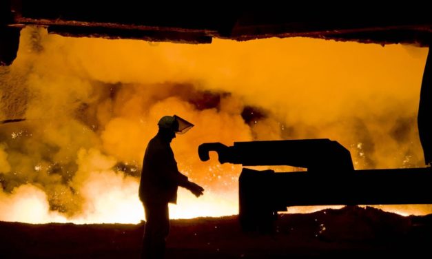 Thyssenkrupp: Industriekonzern profitiert vom Stahlboom und hebt Prognose an