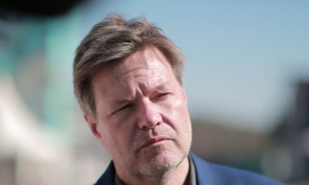 Northvolt: Robert Habeck fördert Batteriezellfabrik mit 155 Millionen Euro