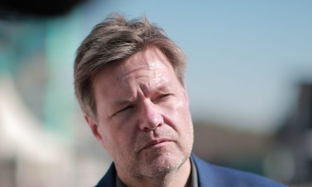 Northvolt: Robert Habeck fördert Batteriezellfabrik mit 155 Millionen Euro