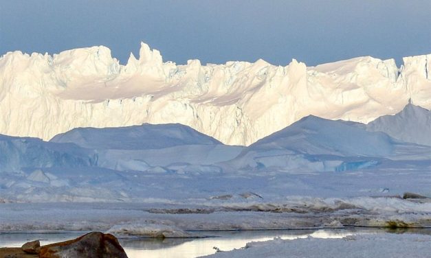 Riesiger Wasserkörper unter dem antarktischen Eis entdeckt