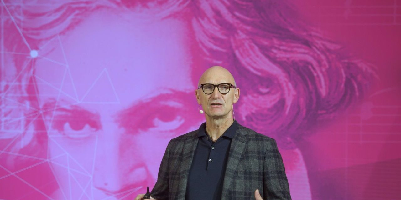 Deutsche Telekom: Timotheus Höttges erhöht nach starkem ersten Quartal die Prognose