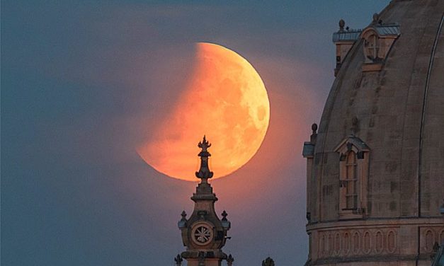 Blutmond über Europa, Afrika und Amerika
