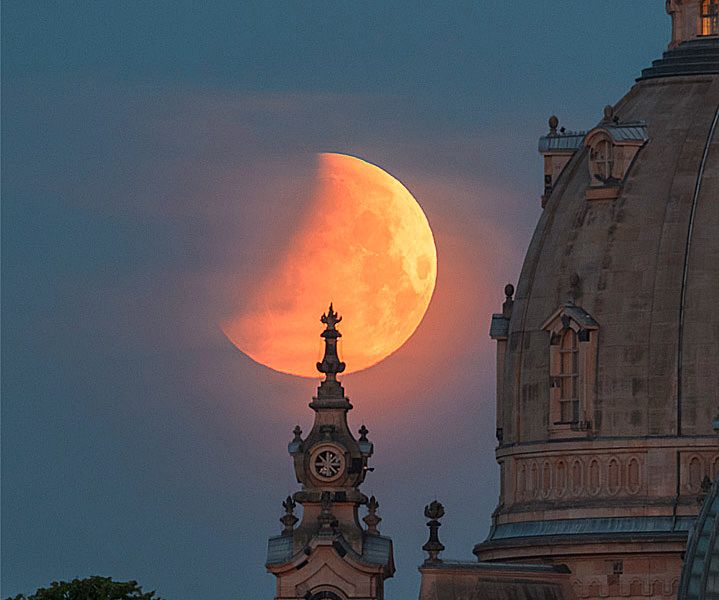 Blutmond über Europa, Afrika und Amerika