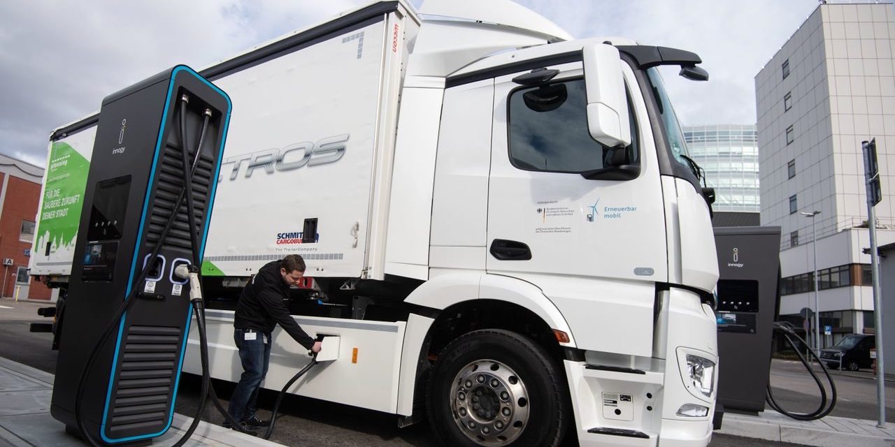 Daimler Truck: Lkw-Bauer steigt bei Maschinenbauer Manz ein