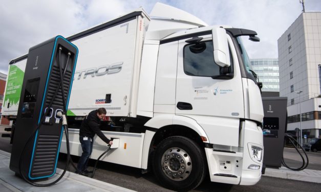 Daimler Truck: Lkw-Bauer steigt bei Maschinenbauer Manz ein