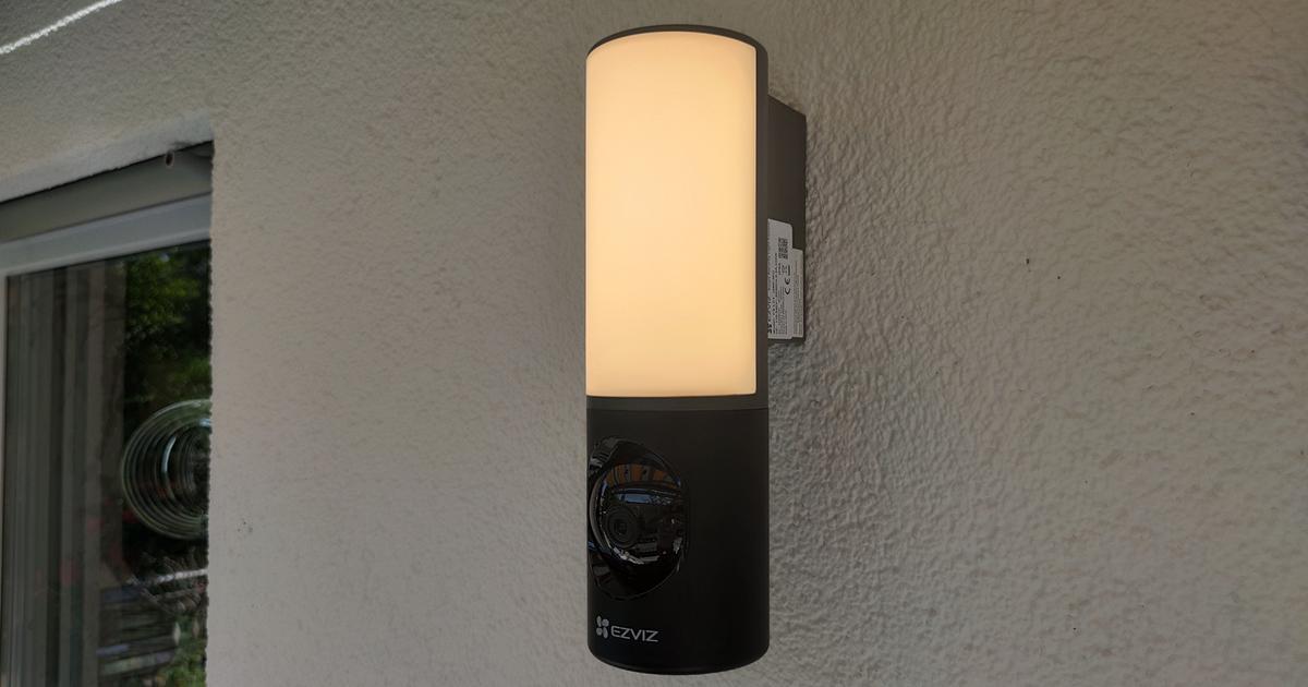 Ezviz LC3 im Test: Außenleuchte mit Überwachungskamera und gutem Bild auch bei Nacht