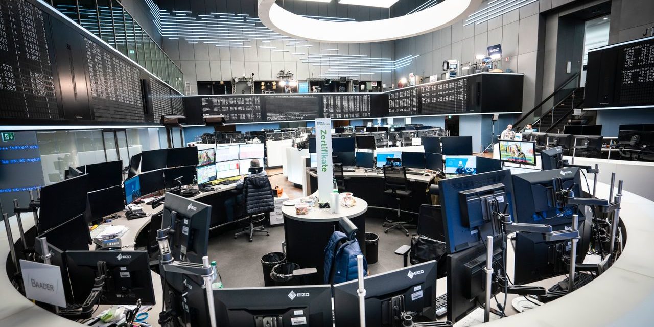 Börse: Dax pendelt um 14.000 Punkte-Marke, Nasdaq schließt im Minus