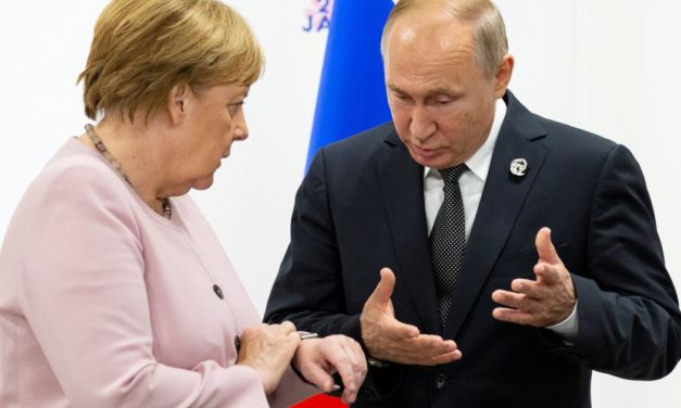 Wirtschaftsgipfel in Davos: Abrechnung mit Merkel wegen Ukraine-Krieg