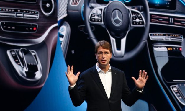 Mercedes ruft Hunderttausende Autos wegen Softwareproblemen in den USA zurück