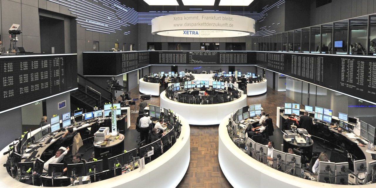Börse: Dax mit Verlusten, Ölpreise drehen ins Plus, Bitcoin wieder unter 30.000 US-Dollar