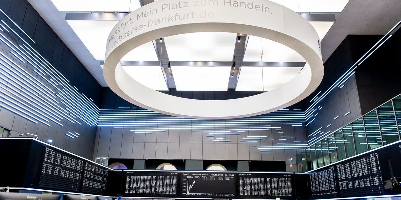Börse: Dax schließt über 14.000 Punkten, Nasdaq steigt, Bitcoin wieder über 30.000 US-Dollar