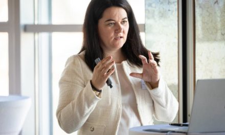 Quester-Chefin: Krieg in der Ukraine löste Run auf Fliesen aus