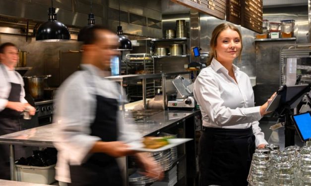 Vom Kellner zum IT-Experten: Reger Branchenwechsel am Arbeitsmarkt