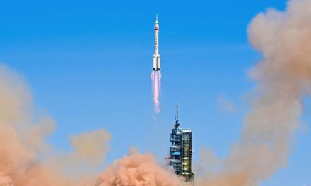 Chinesische Crew auf Weltraumbaustelle angekommen