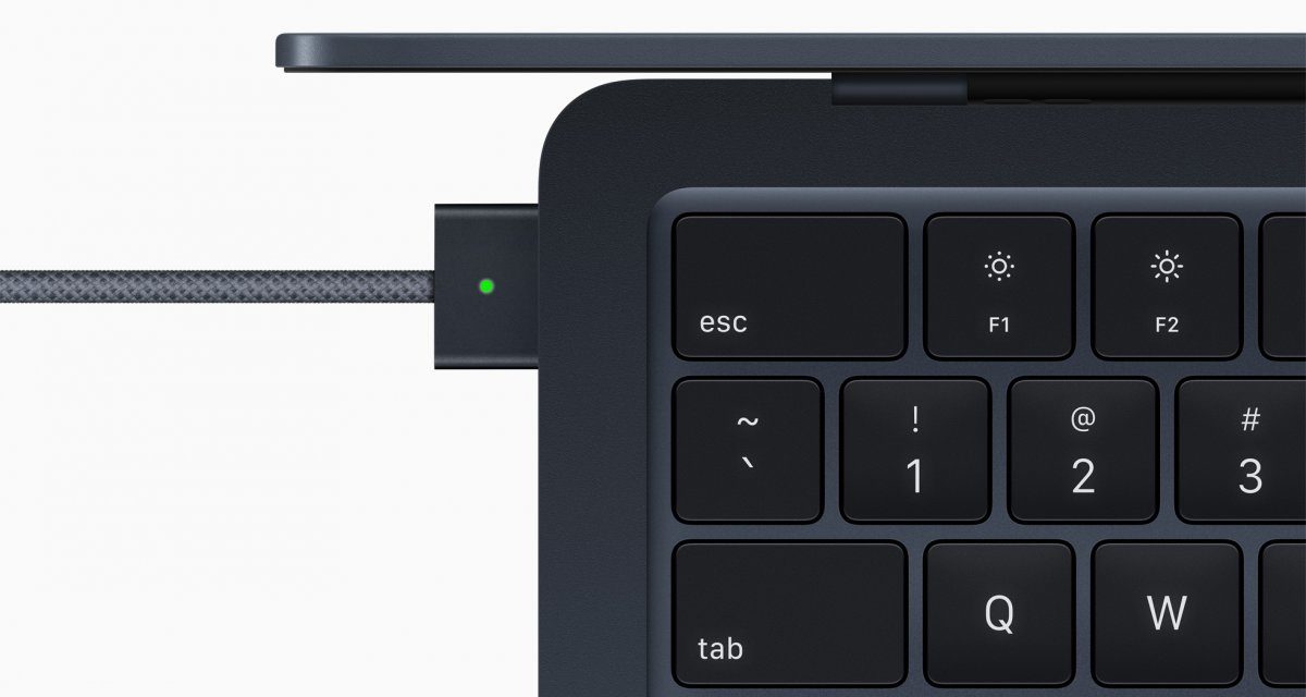 MacBook Air: Neues Dual-USB-C-Ladegerät und farblich passende Kabel