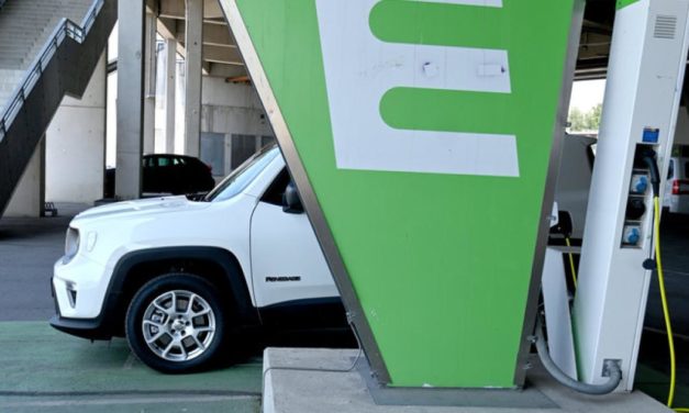 Verbrenner-Verbot aus Brüssel elektrisiert Tankstellen