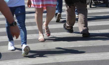 Gehen hilft gegen Knieschmerzen im Frühstadium von Arthrose