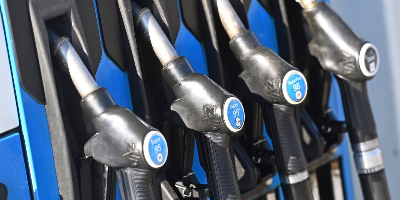 Benzinpreis: Tankrabatt lässt Monopolkommission und Handelsverband streiten