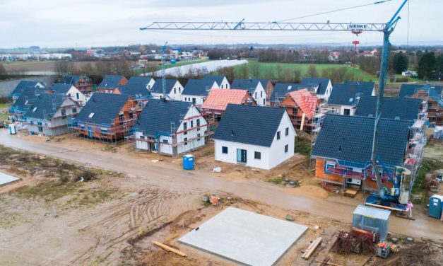 Bauzinsen steigen erstmals seit zehn Jahren über 3 Prozent: Immobilienkäufer zahlen mehr für Kredite