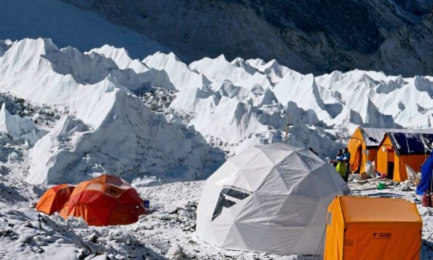Nepal erwägt Verlegung von Everest-Basislager wegen Gefährdung durch Klimawandel