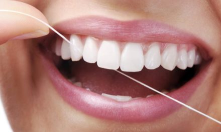 Weiße Zähne: Was ist empfehlenswert und was lässt man besser aus