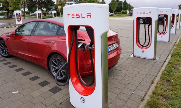 Tesla: Jedes Elektro-Auto kann künftig an 16 Tesla Supercharger Ladestationen laden