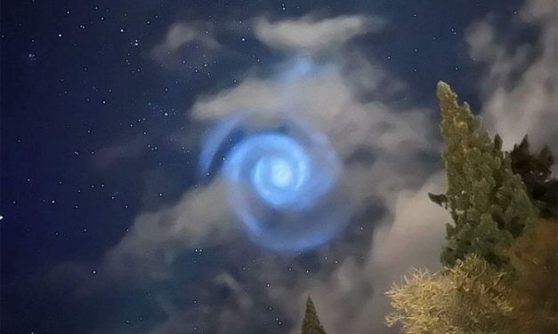 Ungewöhnliche Spiralen über Neuseeland und im Milchstraßenzentrum