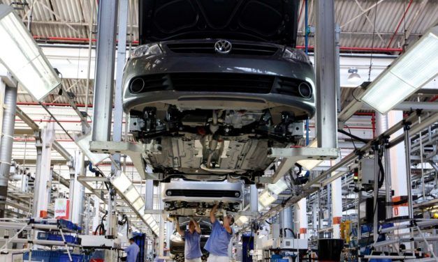 Volkswagen kürzt Arbeitsstunden und Löhne in Brasilien wegen Teilemangel